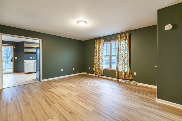 1532 W GORE Road, Erie, PA 16509