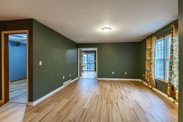 1532 W GORE Road, Erie, PA 16509