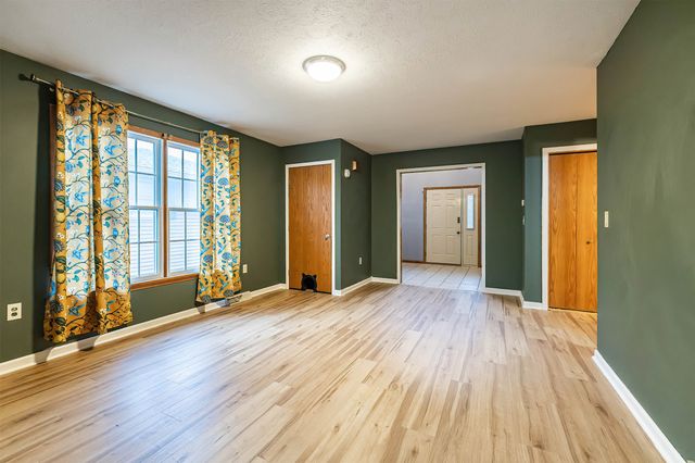 1532 W GORE Road, Erie, PA 16509