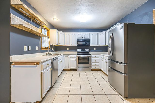 1532 W GORE Road, Erie, PA 16509