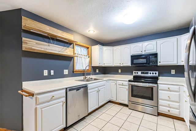 1532 W GORE Road, Erie, PA 16509