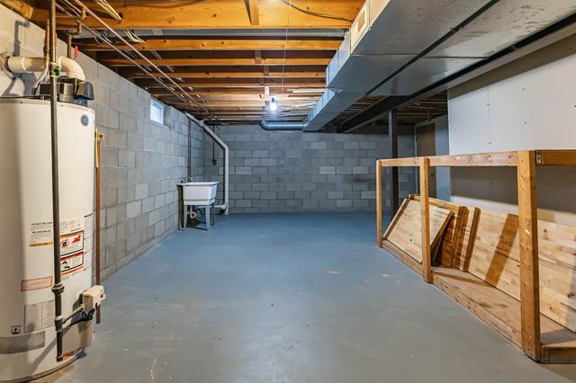 1532 W GORE Road, Erie, PA 16509