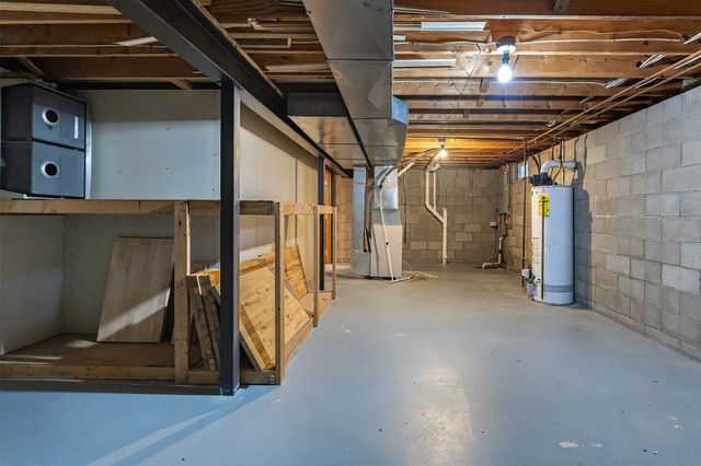 1532 W GORE Road, Erie, PA 16509