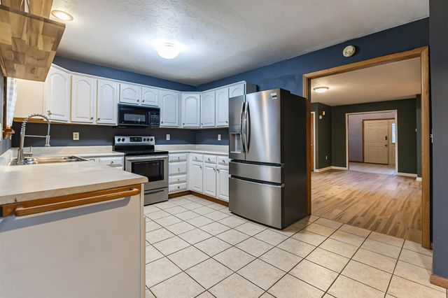 1532 W GORE Road, Erie, PA 16509