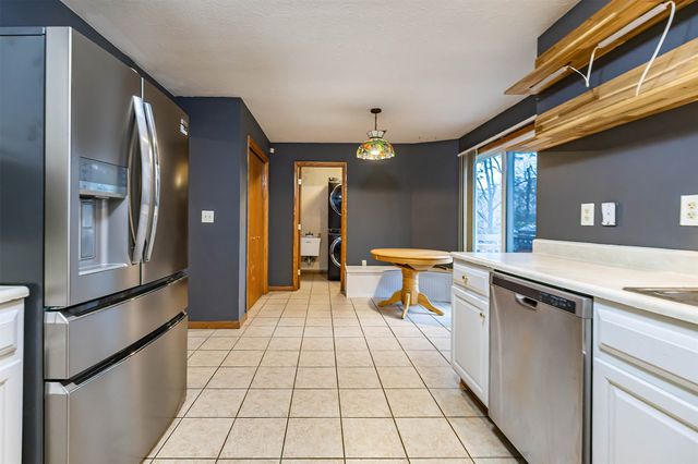 1532 W GORE Road, Erie, PA 16509