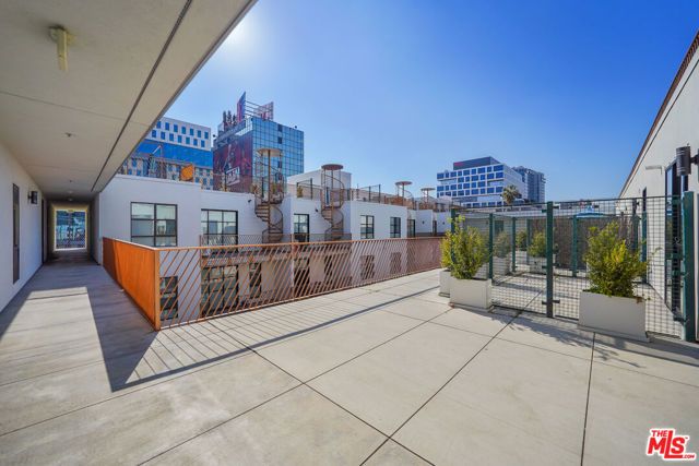 5800 Harold Way 415, Los Angeles, CA 90028
