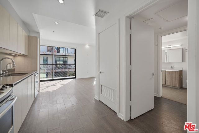 5800 Harold Way 415, Los Angeles, CA 90028