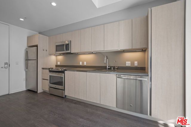 5800 Harold Way 415, Los Angeles, CA 90028