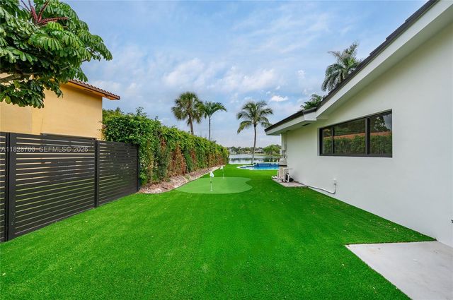 7101 E Troon Circle, Miami Lakes, FL 33014