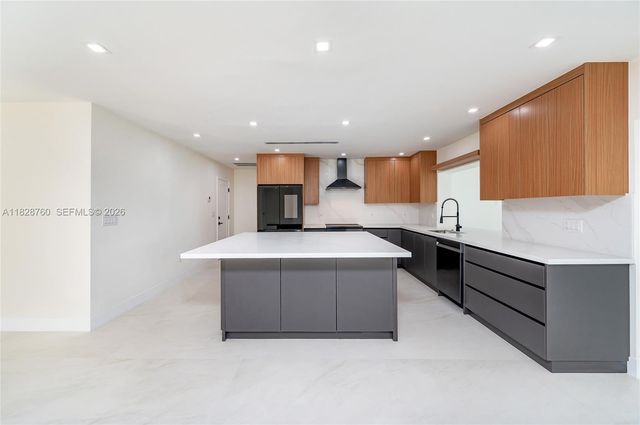 7101 E Troon Circle, Miami Lakes, FL 33014