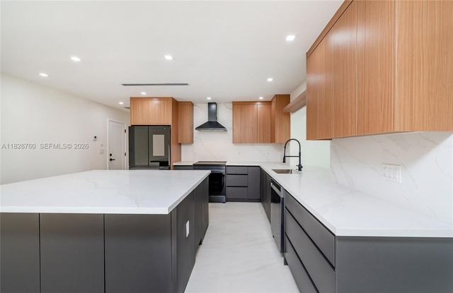 7101 E Troon Circle, Miami Lakes, FL 33014