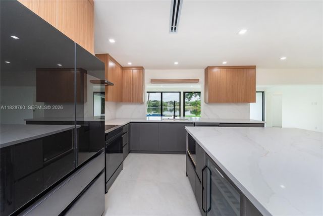 7101 E Troon Circle, Miami Lakes, FL 33014