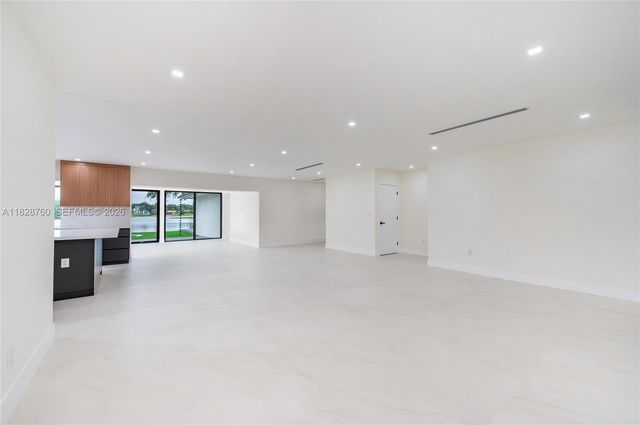 7101 E Troon Circle, Miami Lakes, FL 33014