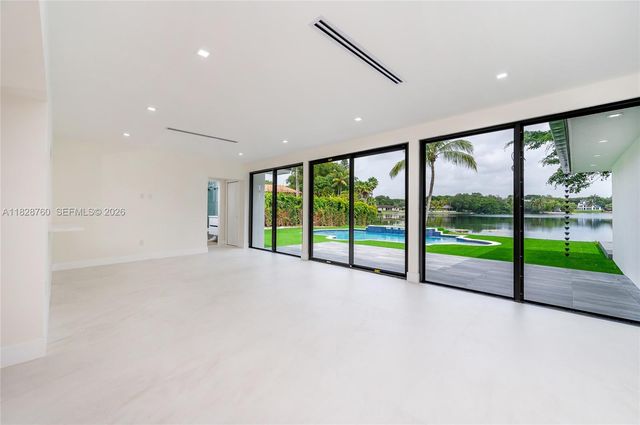 7101 E Troon Circle, Miami Lakes, FL 33014