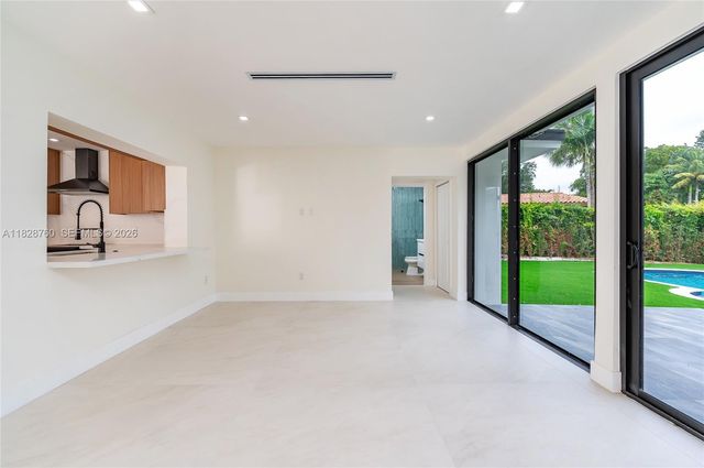 7101 E Troon Circle, Miami Lakes, FL 33014