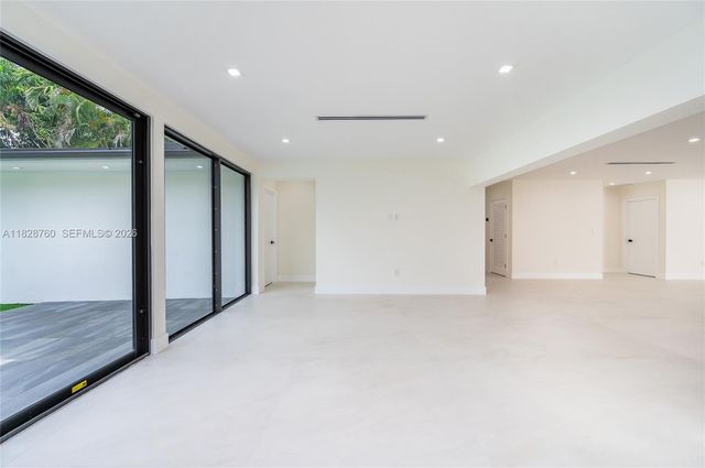 7101 E Troon Circle, Miami Lakes, FL 33014