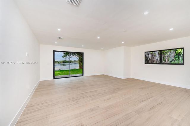 7101 E Troon Circle, Miami Lakes, FL 33014