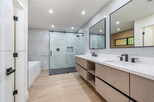 7101 E Troon Circle, Miami Lakes, FL 33014