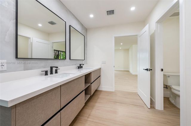 7101 E Troon Circle, Miami Lakes, FL 33014