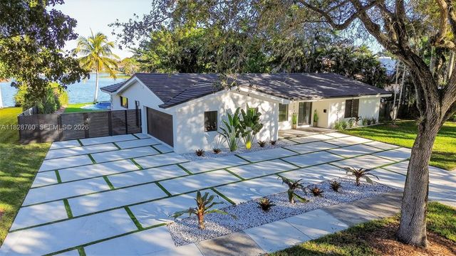 7101 E Troon Circle, Miami Lakes, FL 33014
