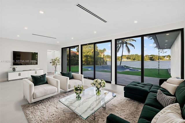 7101 E Troon Circle, Miami Lakes, FL 33014