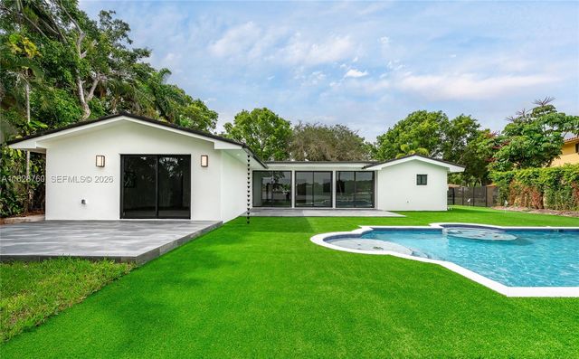 7101 E Troon Circle, Miami Lakes, FL 33014