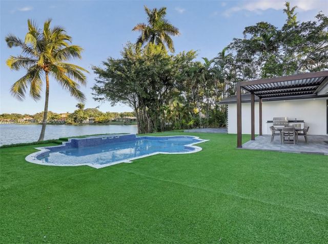 7101 E Troon Circle, Miami Lakes, FL 33014