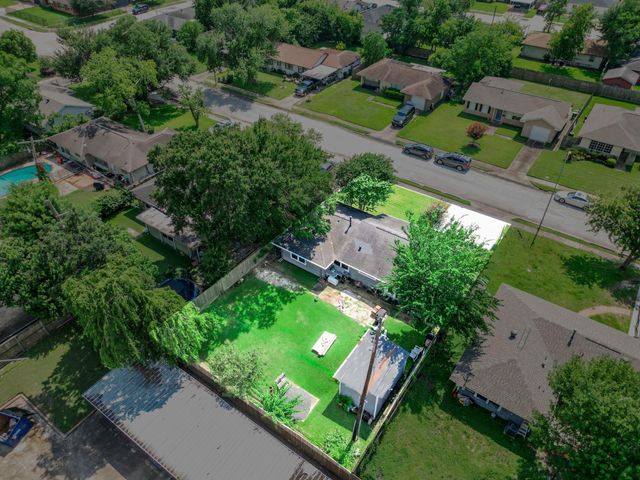1918 Huge Oaks Street, Houston, TX 77055