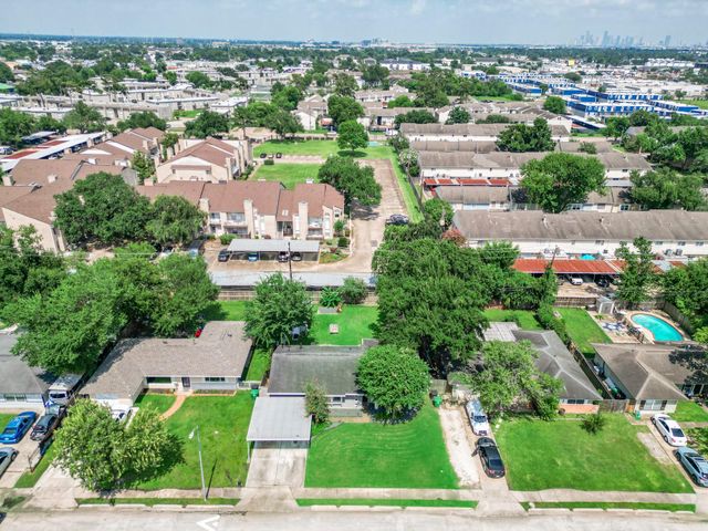 1918 Huge Oaks Street, Houston, TX 77055