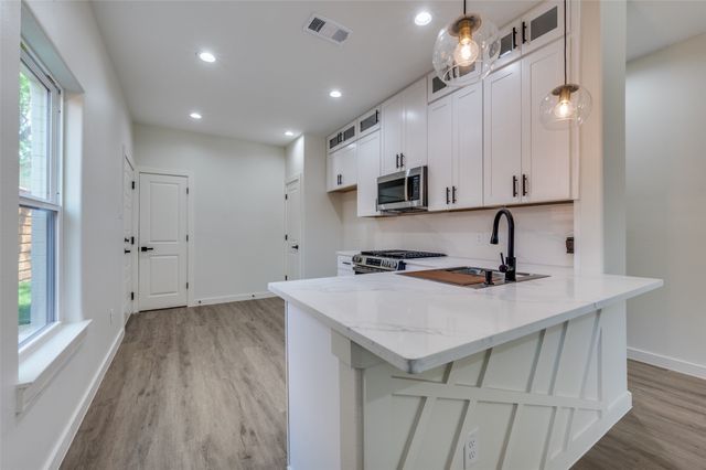 3324 Navaro Street, Dallas, TX 75212