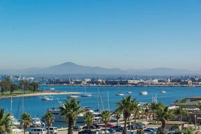 1710 Avenida Del Mundo 403, Coronado, CA 92118