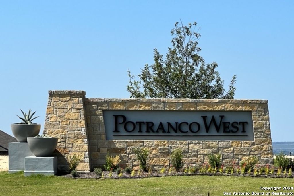 189 Wisteria View, Castroville, TX 78009