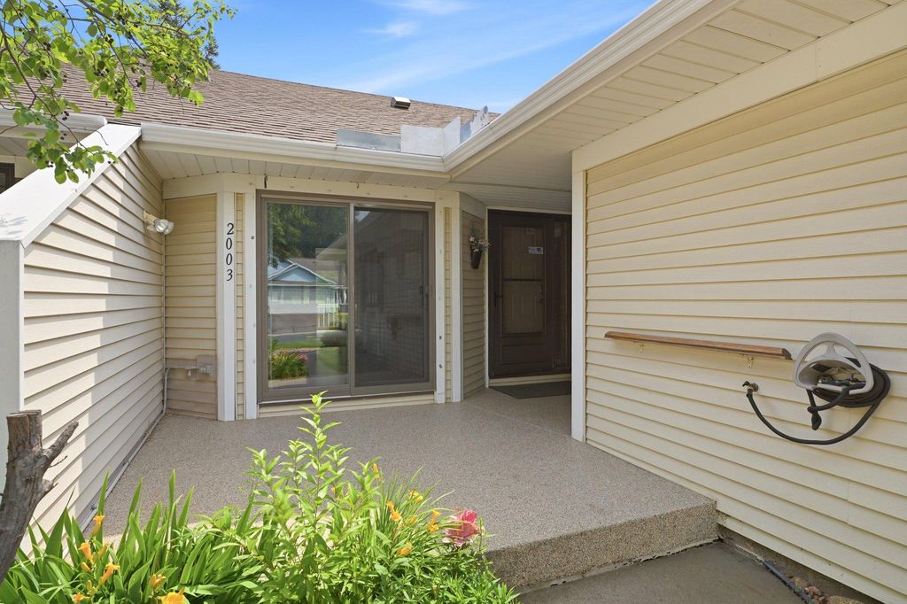 2003 28th Avenue NW 103, New Brighton, MN 55112 — photo 2