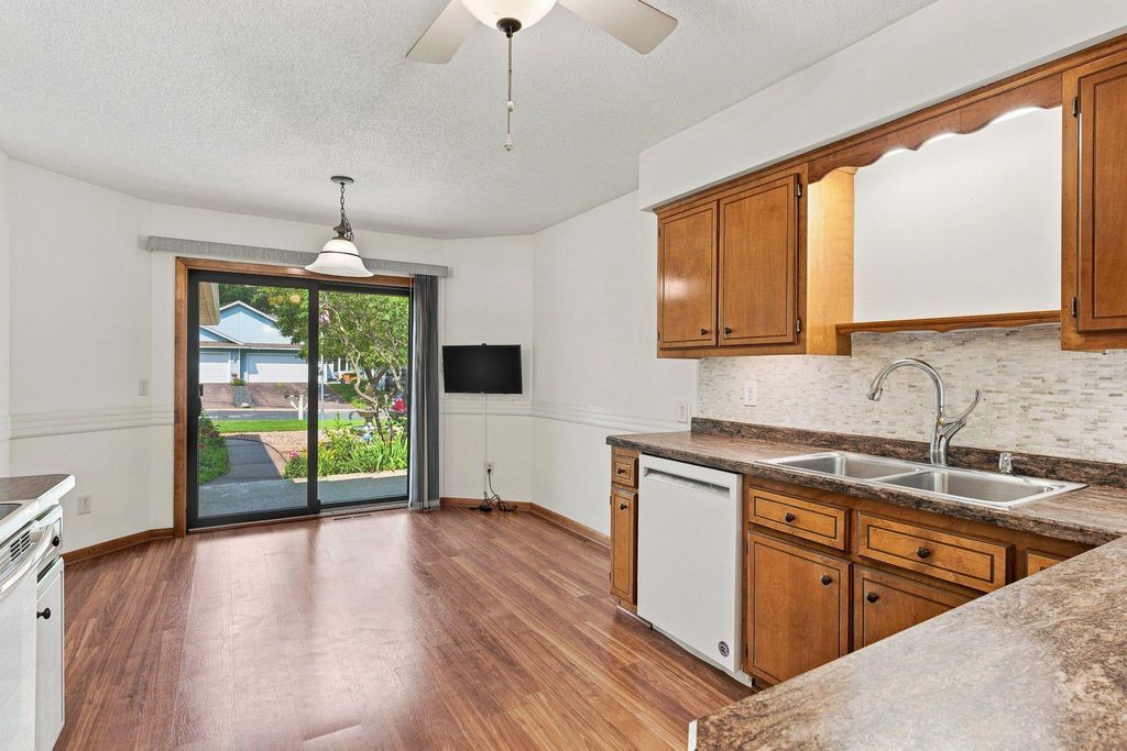 2003 28th Avenue NW 103, New Brighton, MN 55112 — photo 5