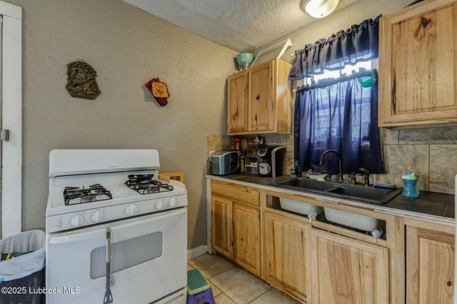 3221 1st Place, Lubbock, TX 79415