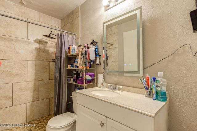 3221 1st Place, Lubbock, TX 79415