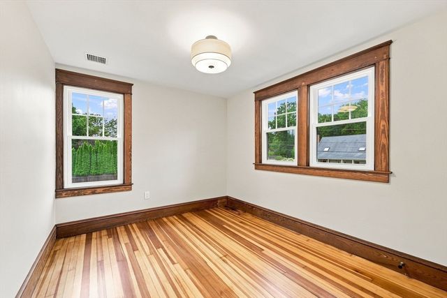 80 Milton St, Northampton, MA 01062