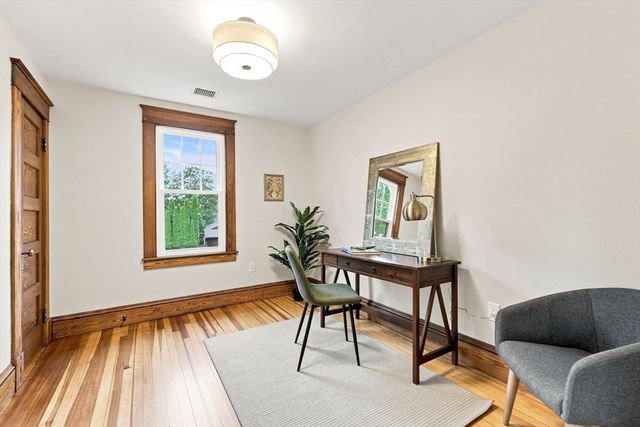 80 Milton St, Northampton, MA 01062