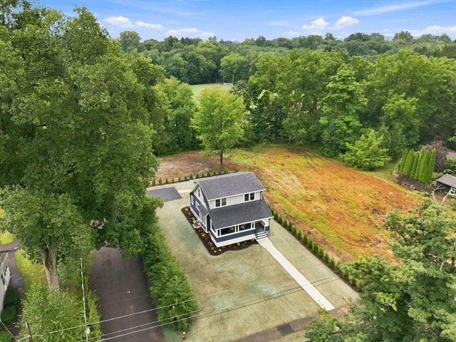 80 Milton St, Northampton, MA 01062