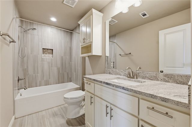 743 Saffron Avenue, Tontitown, AR 72762