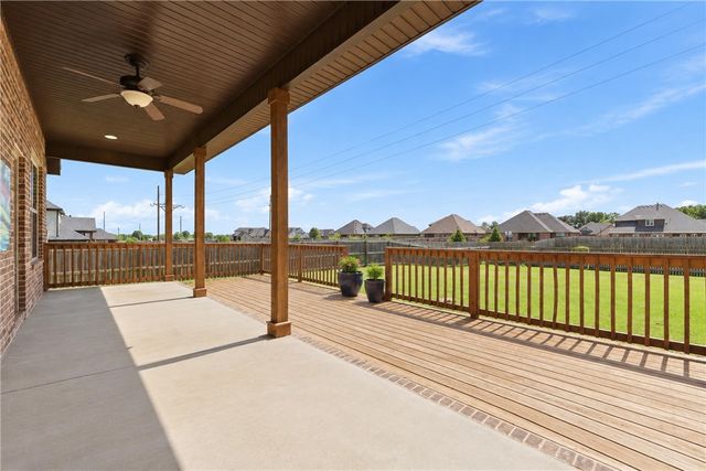 743 Saffron Avenue, Tontitown, AR 72762