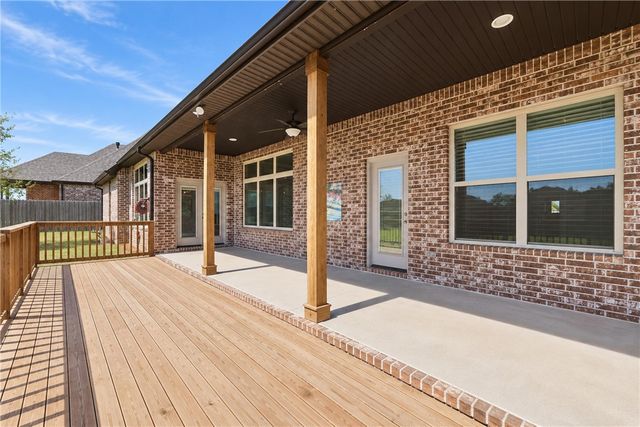 743 Saffron Avenue, Tontitown, AR 72762