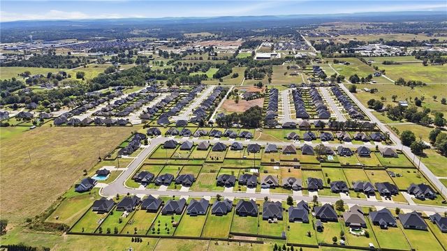 743 Saffron Avenue, Tontitown, AR 72762