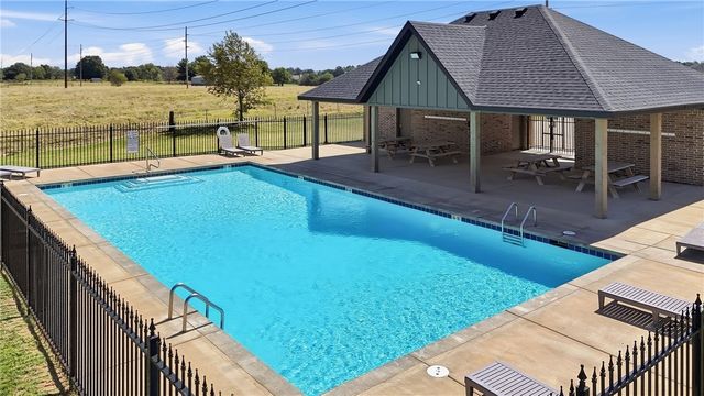 743 Saffron Avenue, Tontitown, AR 72762