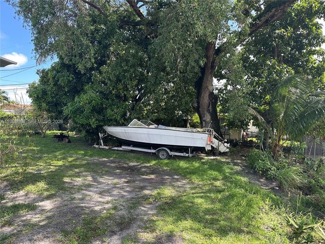 900 NW 75th St, Miami, FL 33150