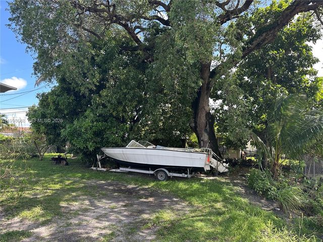 900 NW 75th St, Miami, FL 33150