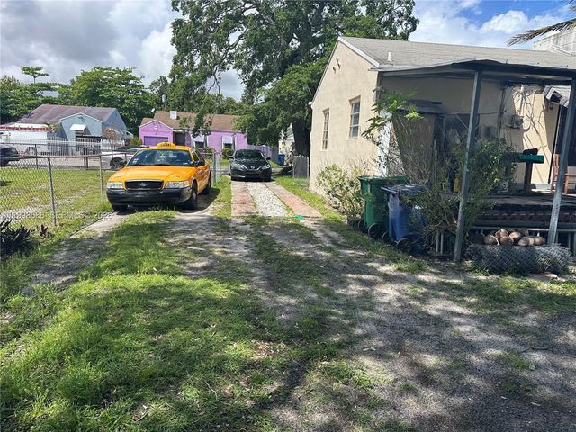 900 NW 75th St, Miami, FL 33150