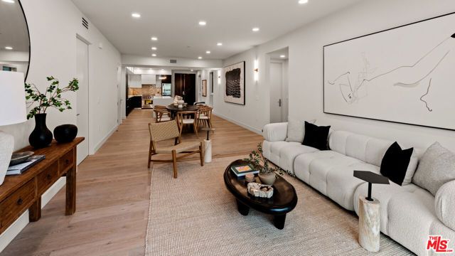 505 S Barrington Avenue 208, Los Angeles, CA 90049
