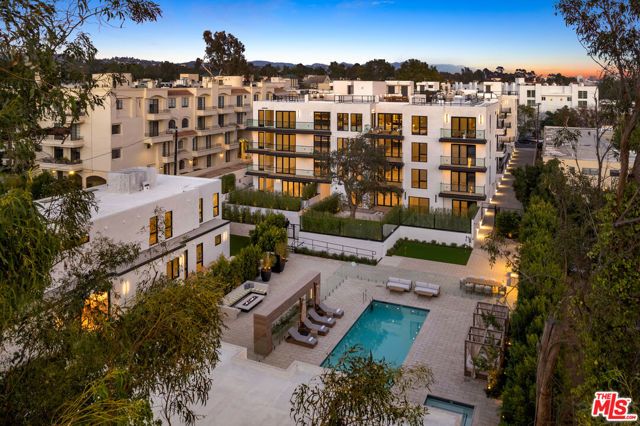 505 S Barrington Avenue 208, Los Angeles, CA 90049