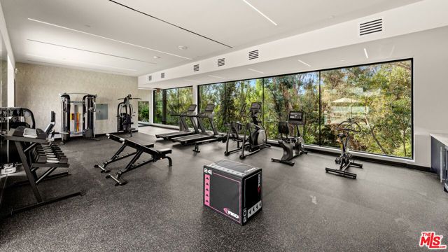 505 S Barrington Avenue 208, Los Angeles, CA 90049